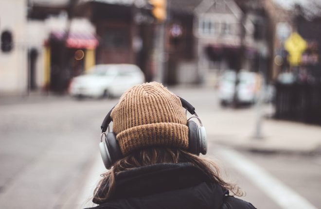 Los mejores auriculares con cancelación de ruido por menos de 100 dólares en 2023